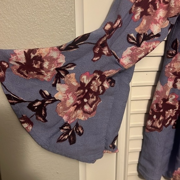 Astr the label size S floral top 100% viscose - Picture 4 of 7